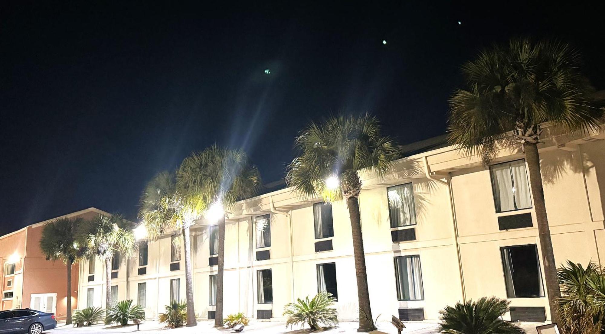 Regency Inn & Suites Pensacola Exterior photo